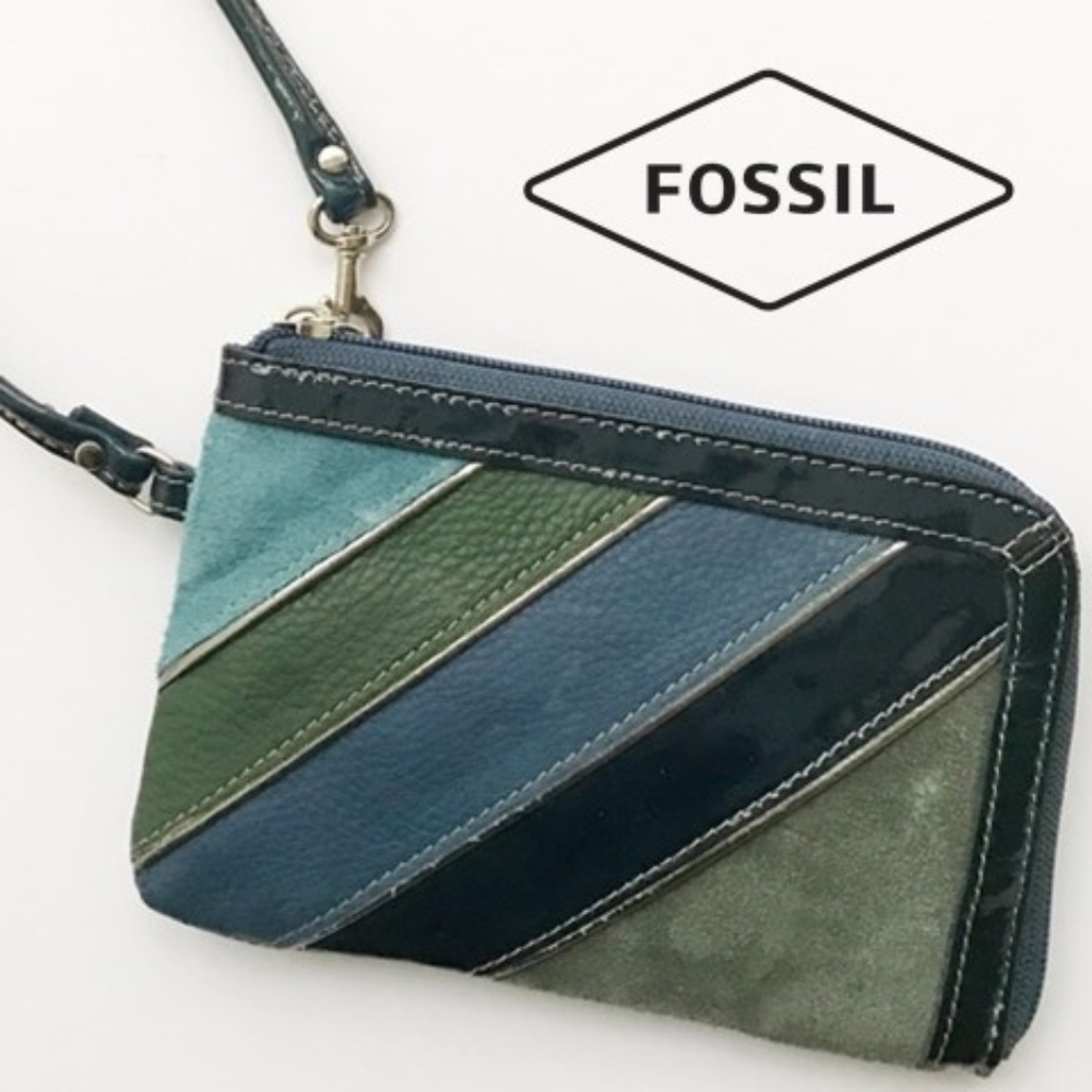 NEW FOSSIL leather wristlet